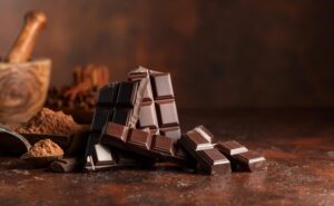 شکلات تلخ و راز جوانی: چگونه تئوبرومین می‌ تواند روند پیری بدن را کند کند؟