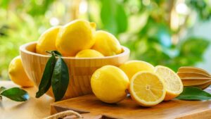 آیا لیمو می تواند عوارض شیمی درمانی را کاهش دهد؟ بررسی علمی نقش این میوه در دوران درمان سرطان