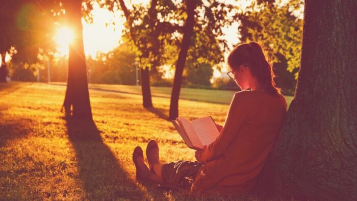 کتاب خواندن چگونه به آرامش ذهن و کاهش فشارهای روانی کمک می کند؟