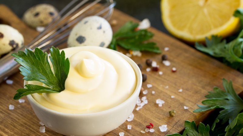 سس مایونز چقدر چاق کننده است؟ بررسی کالری، مضرات و میزان مصرف مجاز