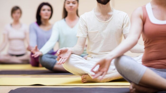 یوگا برای سندرم روده تحریک پذیر؛ آیا یوگا می تواند علائم IBS را کاهش دهد؟