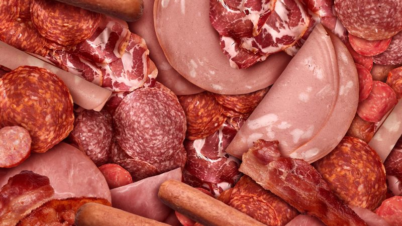 چرا گوشت فرآوری شده می تواند خطر سرطان را افزایش دهد؟
